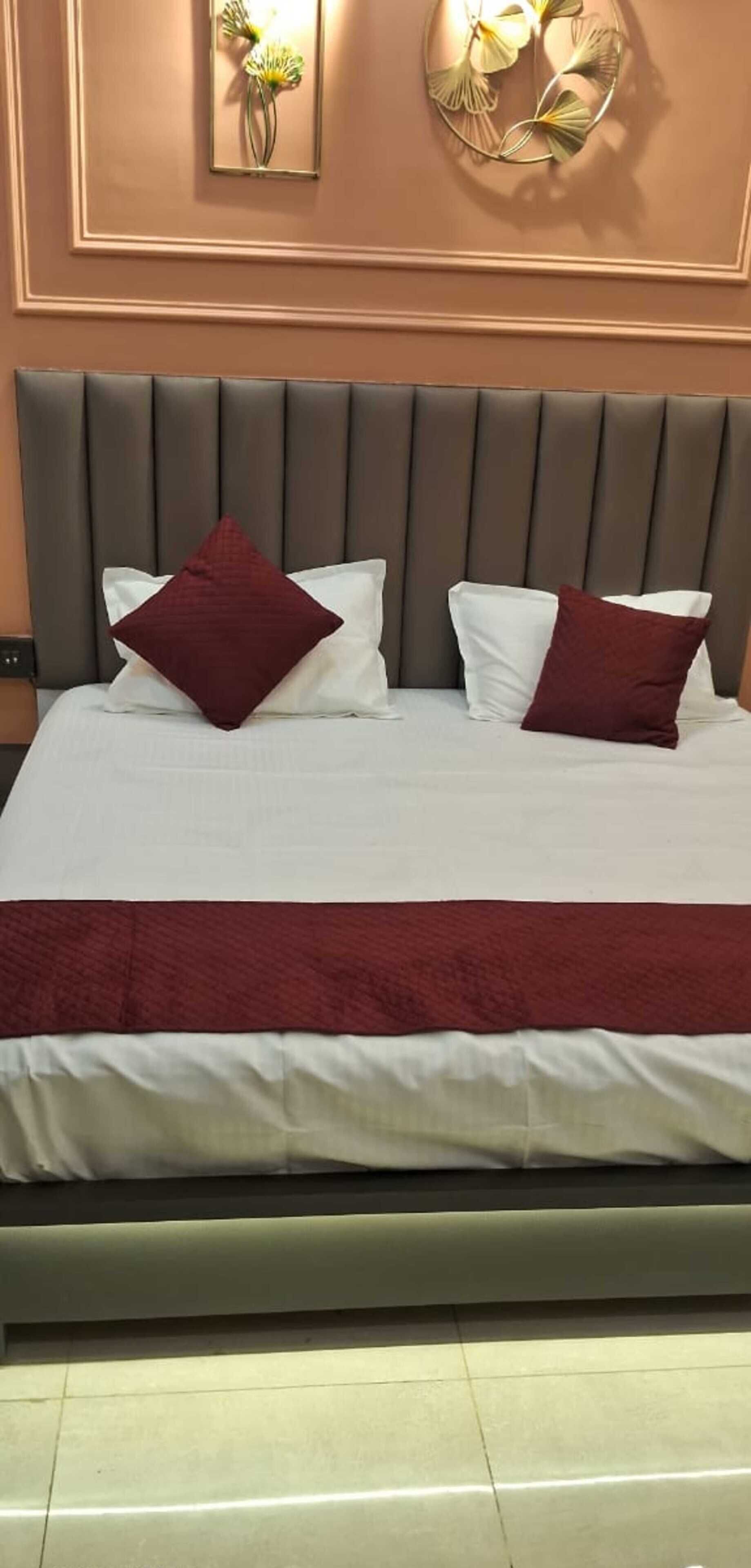 Luxury Apartment | Rollaway beds, free WiFi, bed sheets