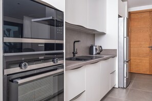 Full-size fridge, microwave, oven, stovetop - VİLLA AKTÜRK (Bodrum)