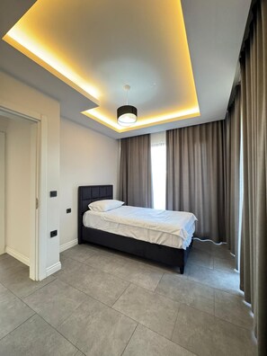 9 bedrooms, internet, bed sheets