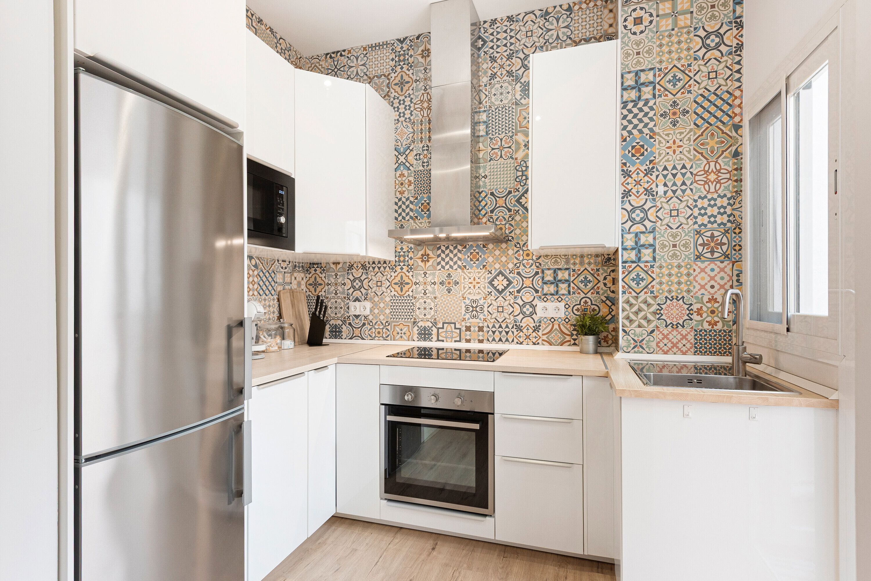 Kylskåp, mikrovågsugn, ugn och spishäll