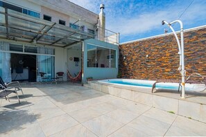 Villa | Terrace/patio - casa da piscina (Navegantes)