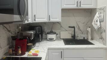 Micro-ondes, plaque de cuisson, lave-vaisselle