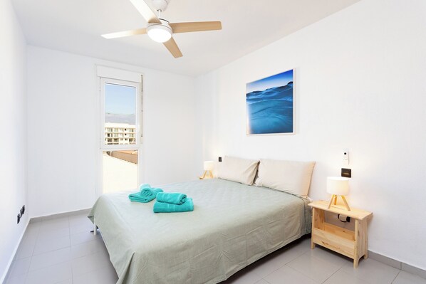 2 habitaciones, tabla de planchar con plancha, wifi y ropa de cama 