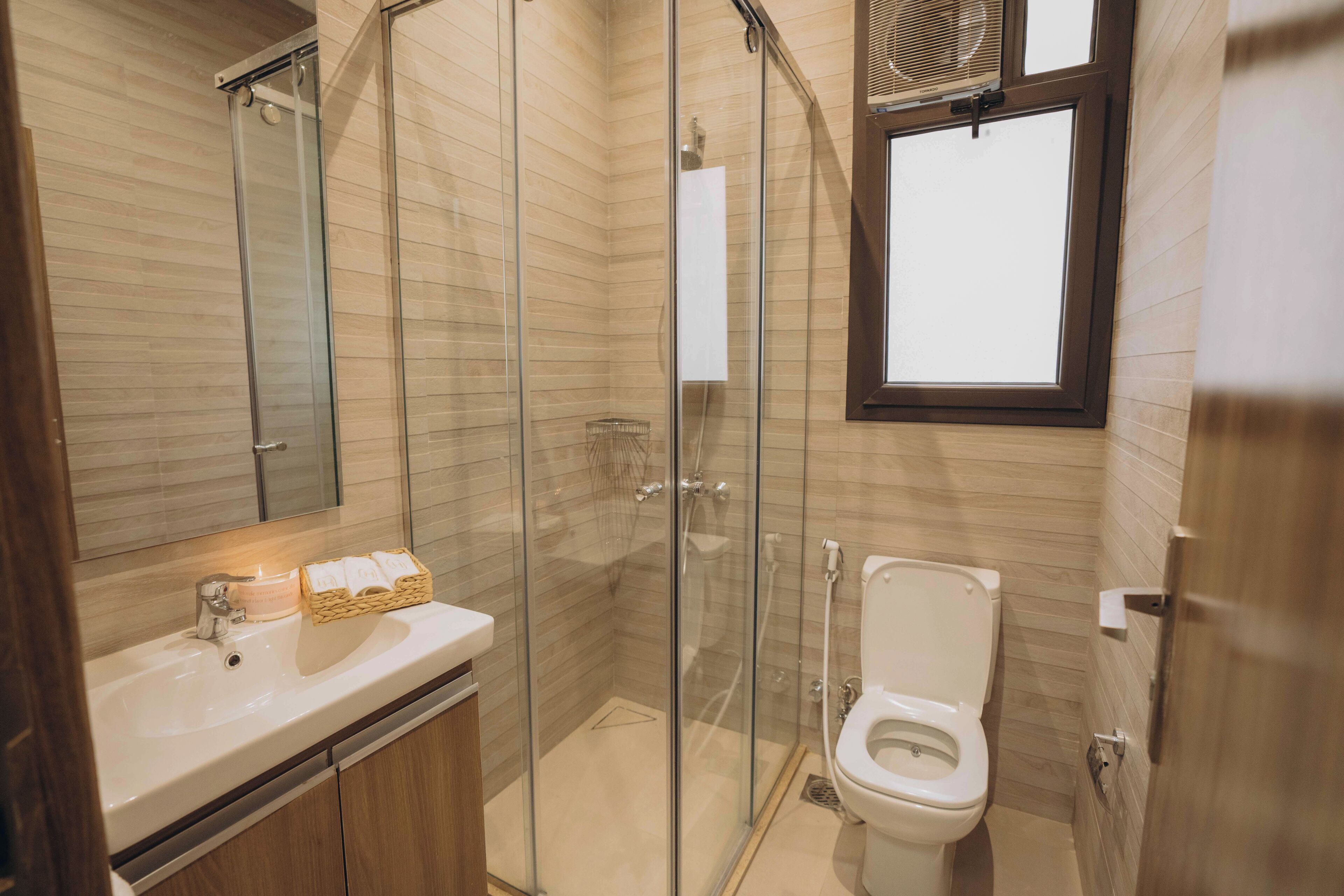 Departamento de lujo, 1 habitación | Baño | Tina y regadera independientes, amenidades de baño gratuitas, toallas 