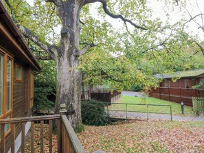 Property grounds - 5 Waterside Wood (Windermere)