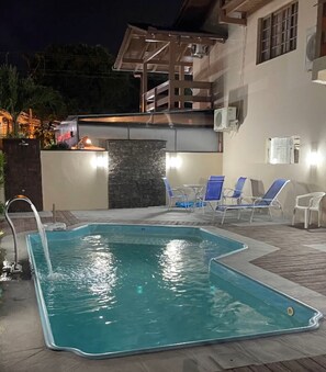 Kolam renang outdoor