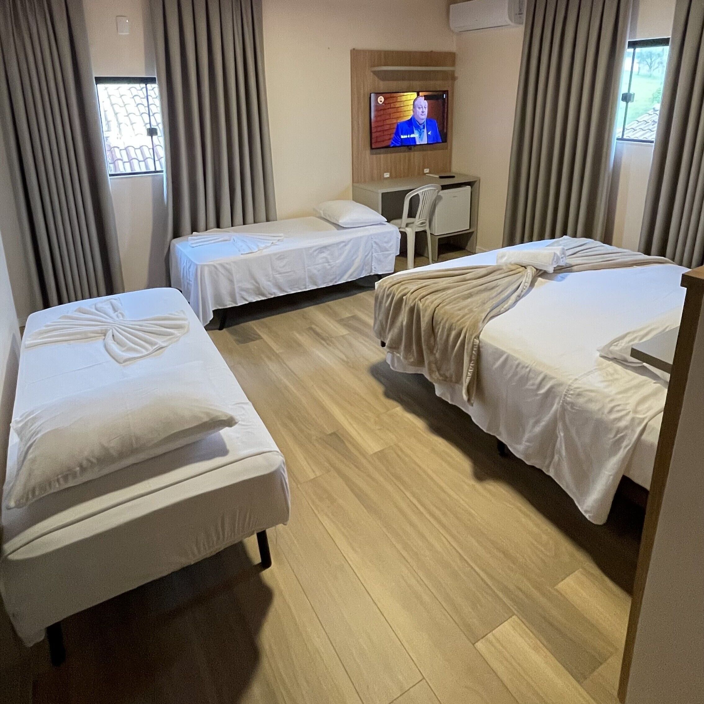 Familierom | Skrivebord for bærbar PC og wi-fi (inkludert)