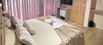 La Roza Hotel and Grill Restaurant