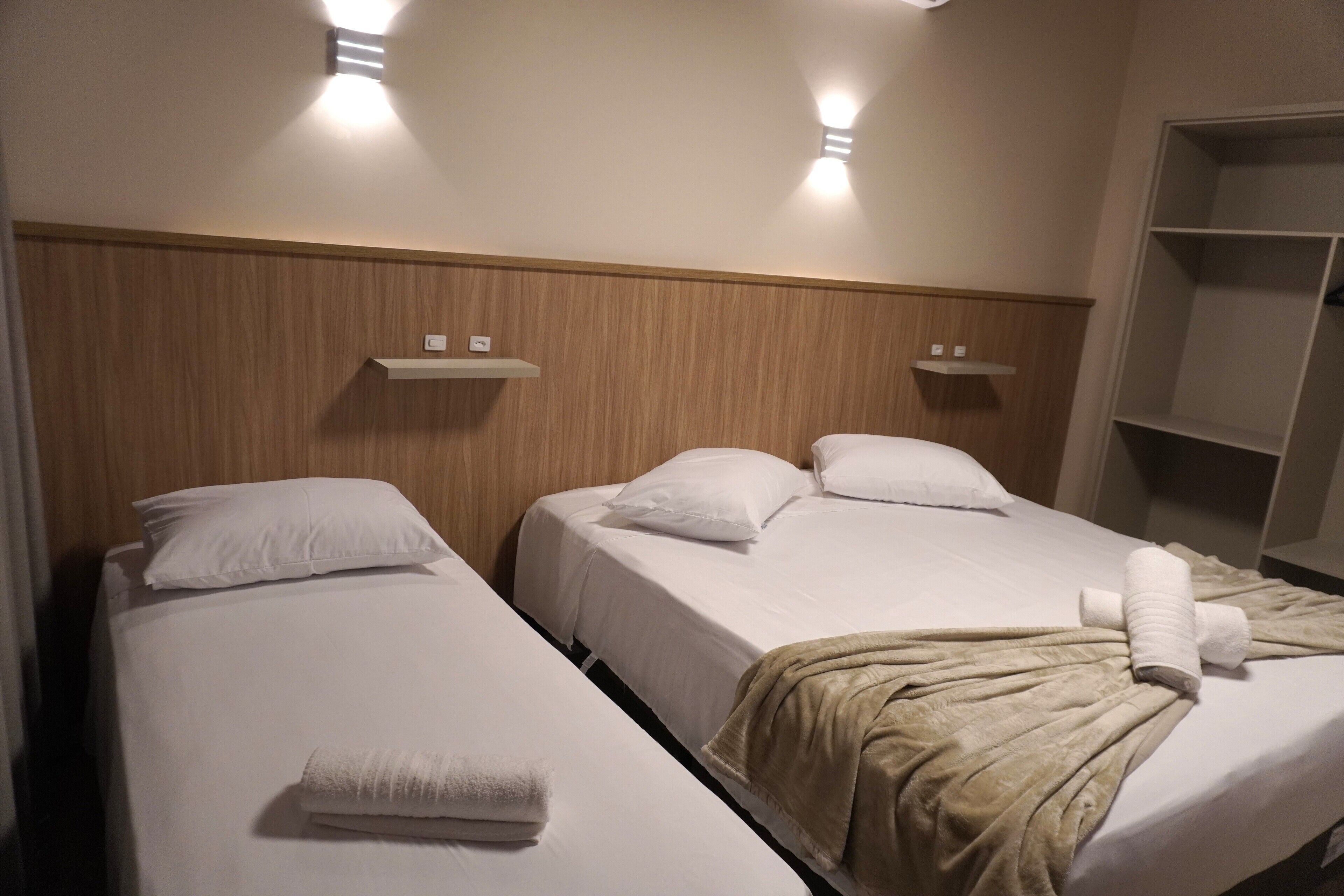 Perhehuone | Kannettavalle tietokoneelle sopiva työtila, ilmainen Wi-Fi