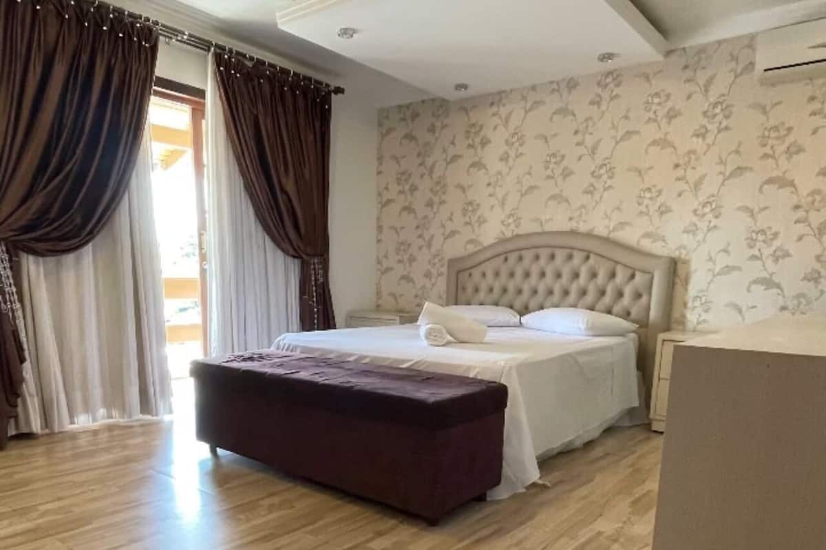 Kamar Keluarga | Ruang kerja ramah laptop dan Wi-Fi gratis