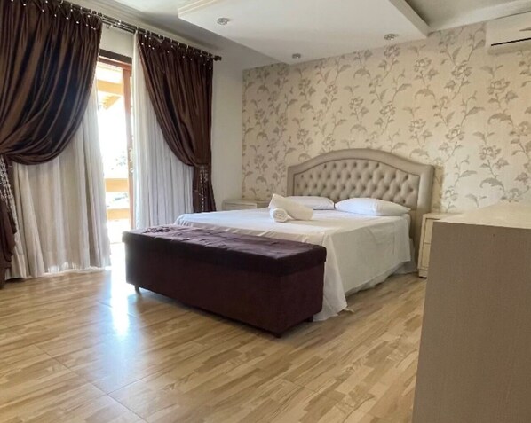 Kamar Keluarga | Ruang kerja ramah laptop dan Wi-Fi gratis