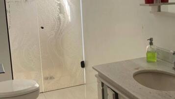 Family Room | Bathroom | Shower, hair dryer, towels, soap