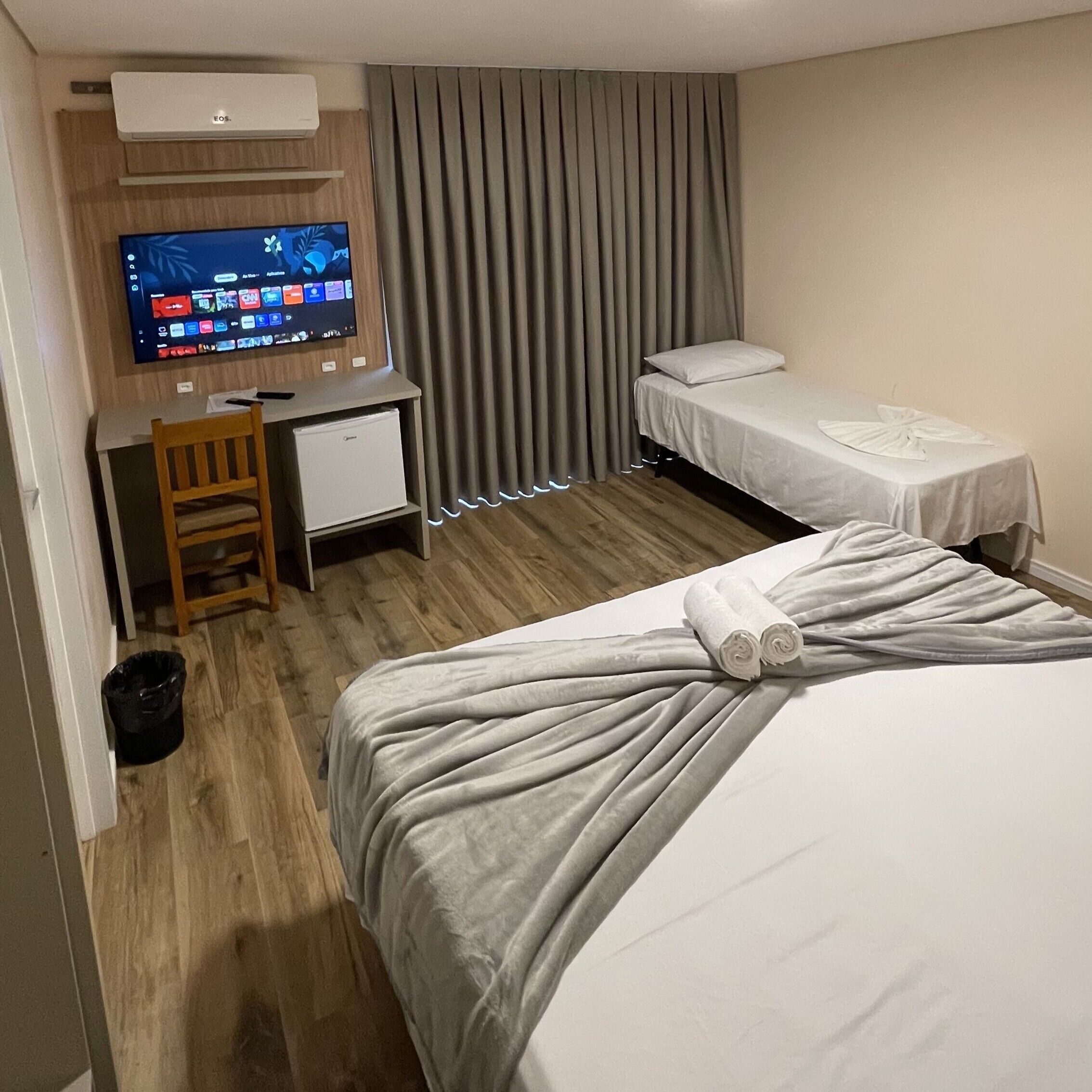 Rom – classic | Skrivebord for bærbar PC og wi-fi (inkludert)