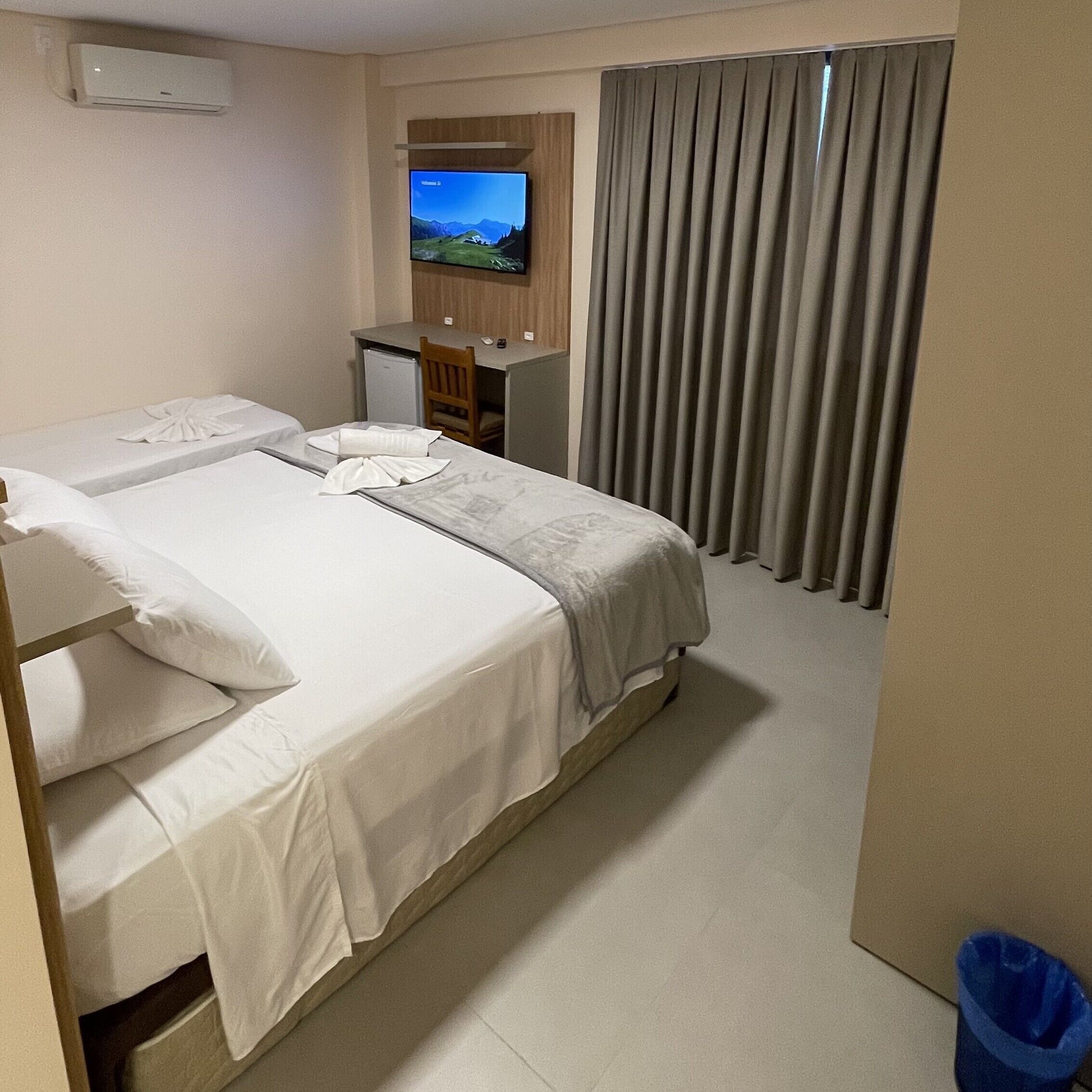 Rom – exclusive | Skrivebord for bærbar PC og wi-fi (inkludert)