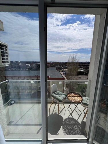 White Tower Retreat • Balcony + Free Parking