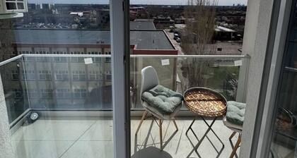 White Tower Retreat • Balcony + Free Parking