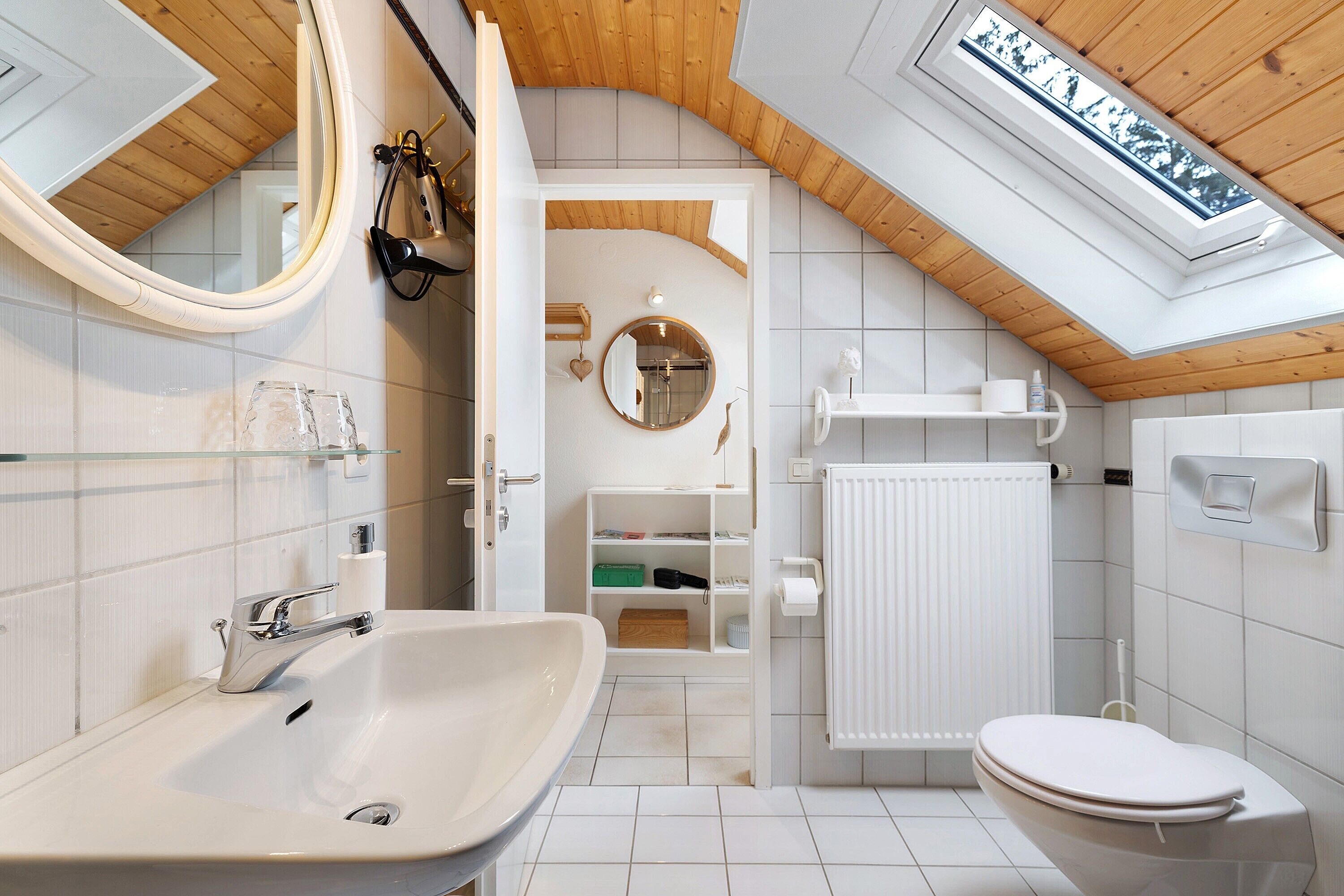 Shower, hair dryer, towels