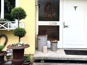 Exterior detail - Studio Apartment, 32 sqm, with Wi-Fi (Ammerbuch)