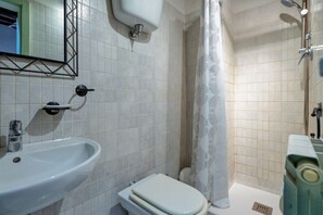 Douche, serviettes fournies