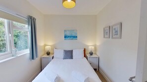 Iron/ironing board, Internet, bed sheets, wheelchair access