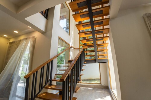 La Vega Villa With Private Pool and BBQ