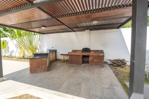 Villa, 3 habitaciones, para fumadores, alberca privada | Terraza o patio