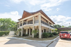 Villa, 3 Bedrooms, Smoking, Private Pool | Parkir | Tempat letak kenderaan sendiri percuma 