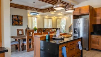 Villa, 3 Bedrooms, Smoking, Private Pool | Dining room