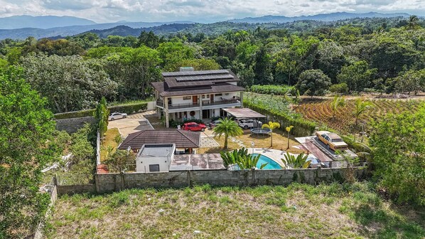 Villa, 3 habitaciones, para fumadores, alberca privada | Vista frontal de la propiedad