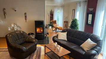 Smart TV, fireplace, books