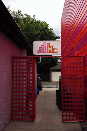 تفاصيل الفندق من الخارج