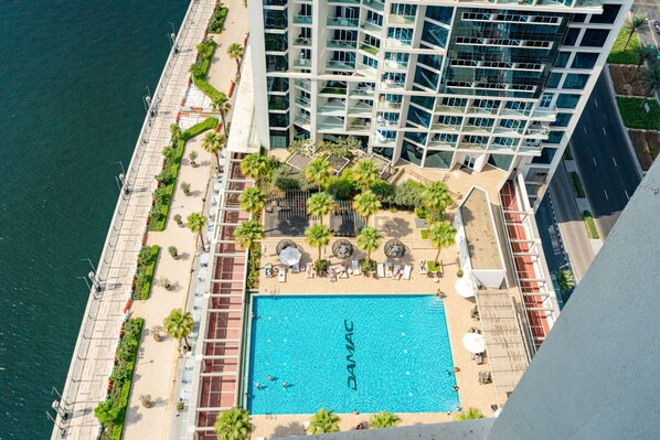 Pool - Full Canal Views, Minutes from Downtown and Burj Khalifa (Dubai)