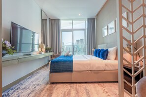 In-room safe, iron/ironing board, free WiFi, bed sheets - Full Canal Views, Minutes from Downtown and Burj Khalifa (Dubai)