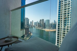 Interior - Full Canal Views, Minutes from Downtown and Burj Khalifa (Dubai)