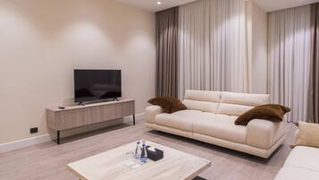 Apartamento luxo, 1 quarto | Cortinas blackout, ferros/tábuas de passar roupa, Wi-Fi de cortesia