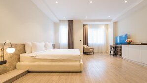 Studio Deluxe, bếp nhỏ | Màn/rèm cản sáng, bàn ủi/dụng cụ ủi quần áo