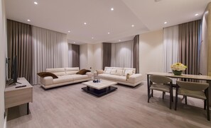 Cortinas blackout, tabla de planchar con plancha y wifi gratis