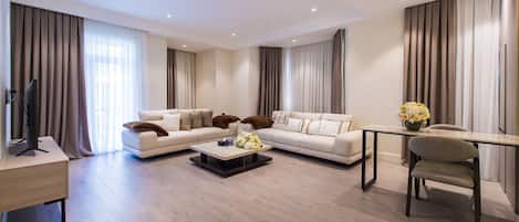 Deluxe Apartment, 2 Bedrooms, Garden Area | Blackout curtains, iron/ironing board, free WiFi