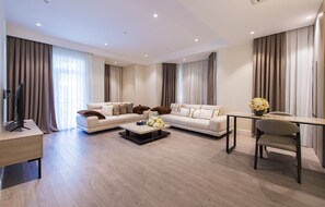 Deluxe Apartment, 2 Bedrooms, Garden Area | Blackout curtains, iron/ironing board, free WiFi