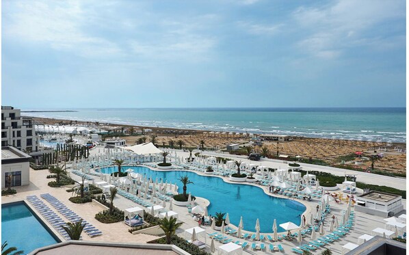 Seasonal outdoor pool, sun loungers