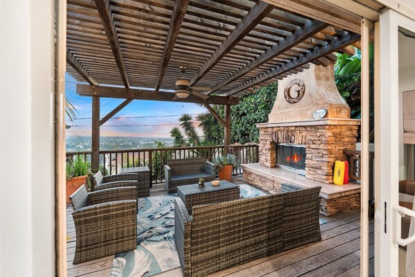 Terrace/patio - 30+ Stay! Family Getaway Great Location, Mins2Sand (Ventura)