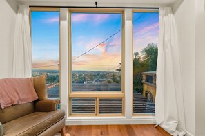 Interior - 30+ Stay! Family Getaway Great Location, Mins2Sand (Ventura)