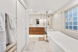 Shower, hair dryer, towels