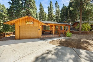 Front of property - All in Cabin (Big Bear Lake)