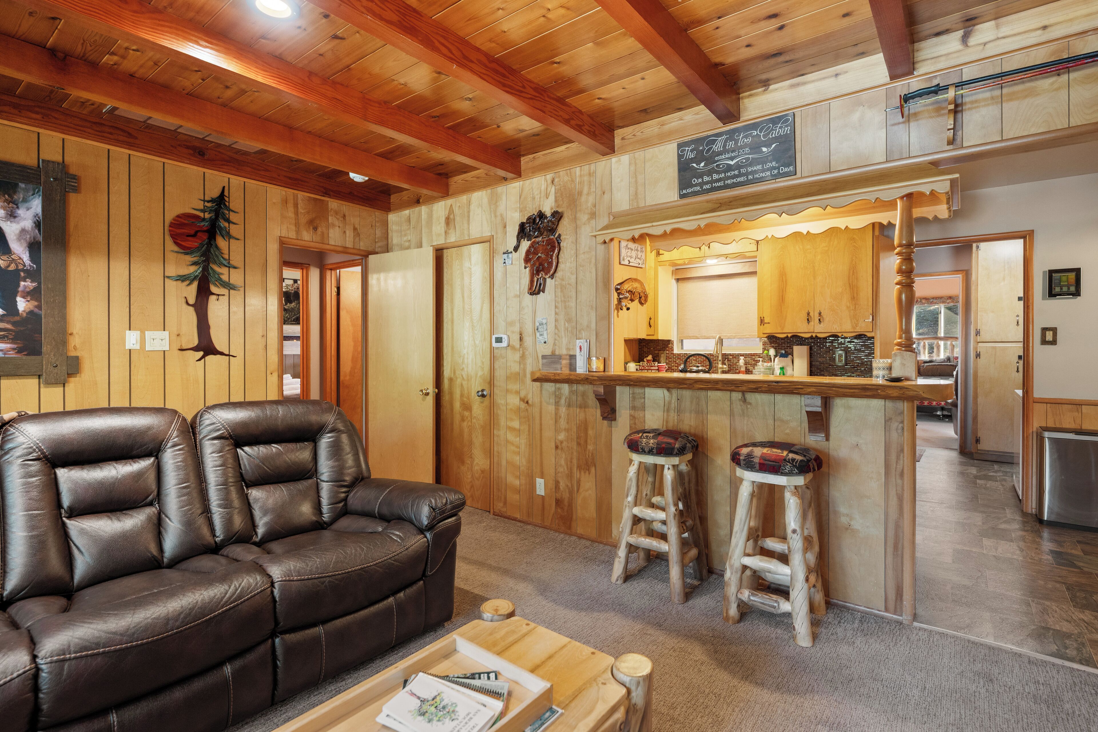 特色小屋, 3 间卧室, 厨房, 山景 | 客厅 | 32-英寸智能电视 （配备数码频道）、壁炉