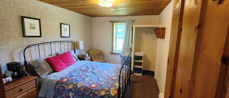 Room 4 | WiFi (free), bed sheets