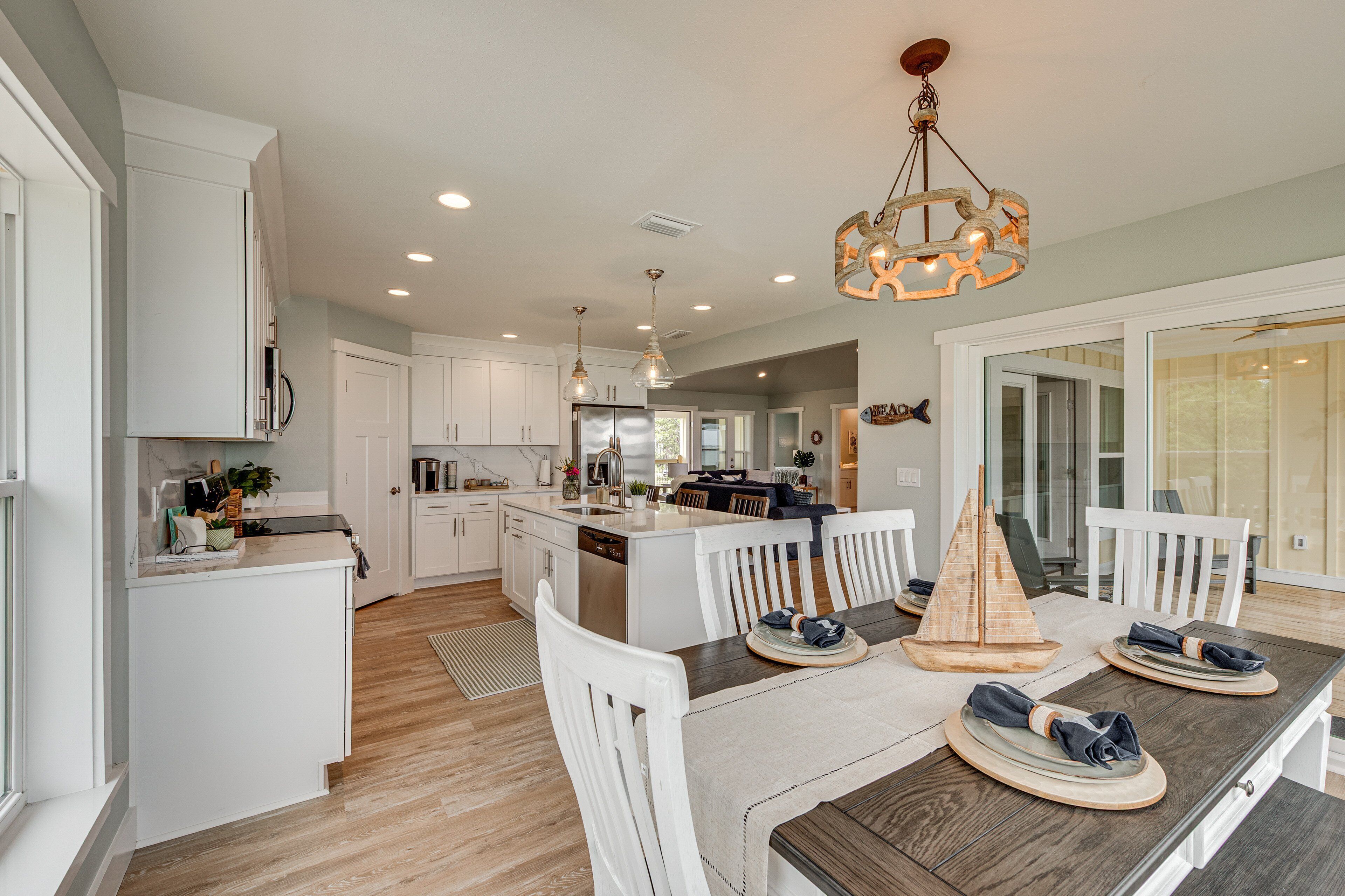 ثلاجة، ميكروويف، فرن، موقد طهي مسطح