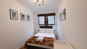 2 bedrooms, iron/ironing board, free WiFi, bed sheets