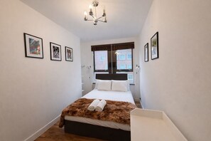 2 bedrooms, iron/ironing board, free WiFi, bed sheets - Central London Flat – Steps from Piccadilly Circus (London)