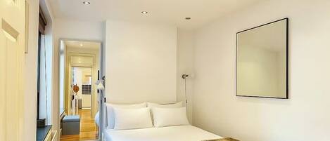 2 bedrooms, iron/ironing board, free WiFi, bed sheets